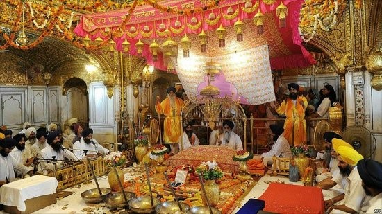 गुरुद्वारा म्हणजे गुरुचे दरवाजे